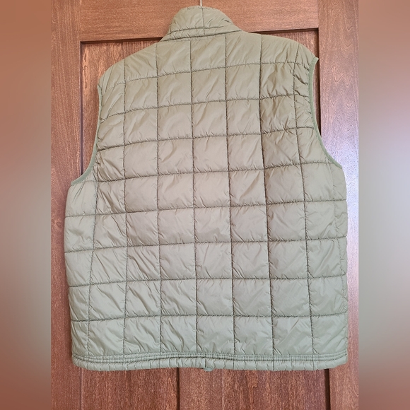 St John's Bay Men's Green Vest - Picture 6 of 7